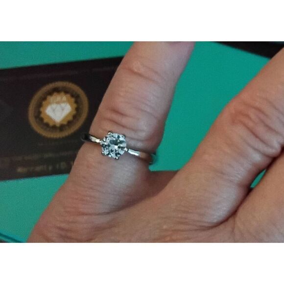 Stunning 1 Ct. Round Genuine Moissanite Solitaire Engagement Ring Sz 8 - Picture 4 of 6